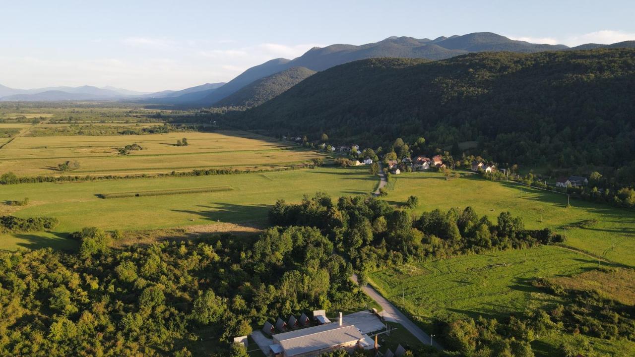 Apartments Celopek Licko Petrovo Selo Экстерьер фото